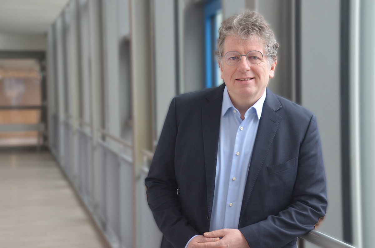 "Wir sind sicher sehr zufrieden, dass wir eine groe zertifizierte Schlaganfallstation aufbauen konnten und in einem Netzwerk mit groen Kliniken vor Ort in einem eher lndlichen Gebiet eine sehr moderne Schlaganfalltherapie anbieten knnen", zeigt sich der Chefarzt und Regionalbeauftragte der Deutschen Schlaganfallstiftung bescheiden.