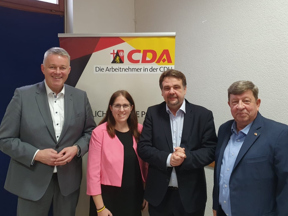 Von links nach rechts: Gordon Schnieder MdL CDU-Landesvorsitzender und Spitzenkandidat, Jessica Weller CDA-Landesvorsitzende, Dennis Radtke MdEP CDA Bundesvorsitzender, Norbert Faltin Bezirksvorsitzender CDA Koblenz-Montabaur (Foto: Veranstalter)