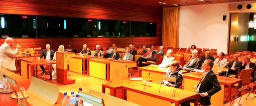 Der aus Luxemburg stammende am EuGH ttige Richter Francois Biltgen erlutert den Mitgliedern der CDU-Kreistagsfraktion anschaulich Aufgaben und Arbeitsweise  des EuGH. (Foto: CDU-Kreistagsfraktion)