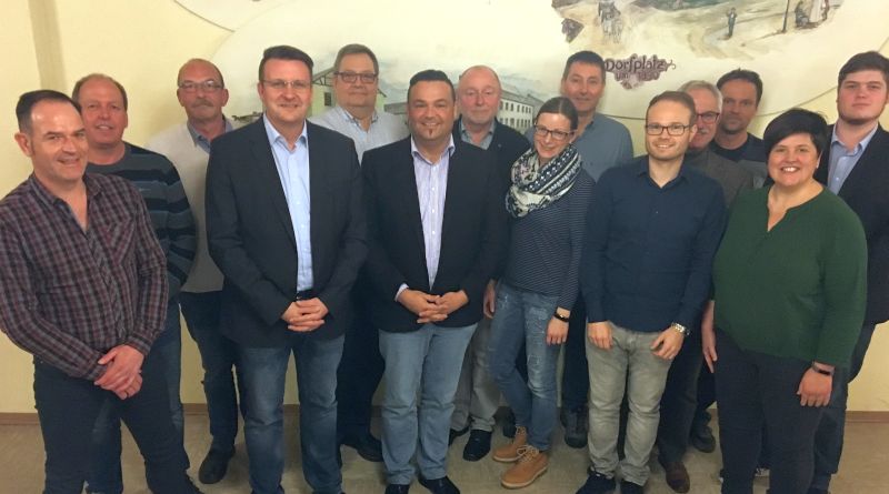 Von links: Hubertus Kleppel, Martin Sauer, Ewald Glsser, Ulf Ludwig, Christopher Dehio, Roland Weimer, Bernhard Gtting, Dsire Mller, Thorsten Ostermann, Arne Ltkefedder, Reinhard Simon, Georg Holzbach, Elisabeth Ruckes und Nic Heuser. Foto: privat