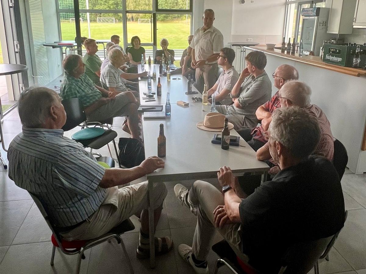 Klaus L�tkefedder beim Stammtisch des Ortsverbandes Hattert-Wiedbachtal (Foto: Natalie Benner)