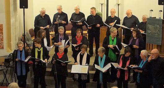 Mit Liedern wie Gott nahe zu sein ist mein Glck, Immanuel oder Glad to be in the service berzeugten die rund 20 Sngerinnen und Snger des Ensembles. (Foto: privat)