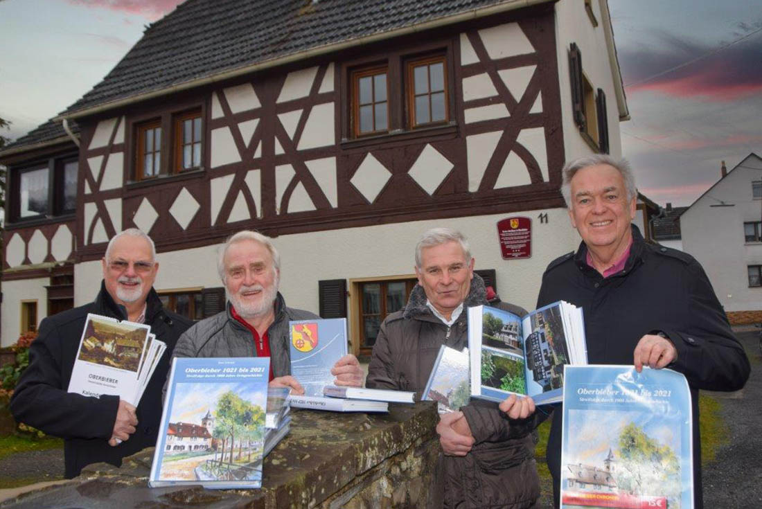 Von links: Ortsvorsteher Rolf Löhmar, Lothar Heß, Arno Schmidt und der 2. Vorsitzende des HVO George Klare. Foto: privat