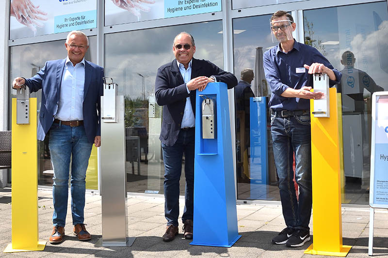 Von links. Landrat Achim Hallerbach, Peter Hack und Dominik Paas, beide Cleanotec. Foto: privat