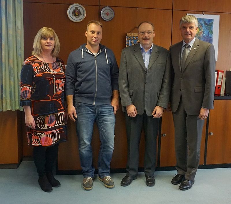 V.r.n.l.: Personalratsvorsitzende Corina Zeits, Gert Freund, Klaus Gro, Brgermeister Klaus Mller. Foto: privat