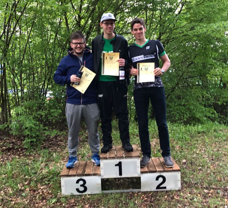 Siegerpodest beim Cup-Lauf in Neuhusel. Rechts im Bild: Christian Geimer