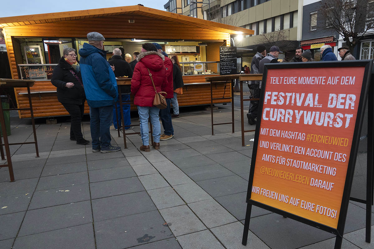 Leckere scharfe Gensse beim Currywurst-Festival in Neuwied