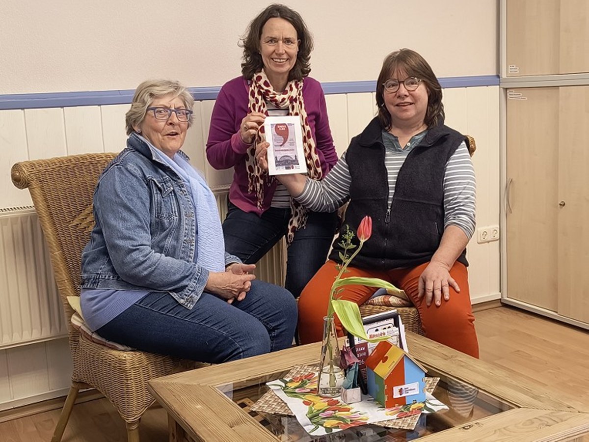 Fl�chtlingshilfe Flammersfeld e.V. (links), Silke Seyler, Mehrgenerationenhaus Altenkirchen (Mitte), Anette Hoffmann-Kuhnt., Erg�nzende Unabh�ngige Teilhabeberatung (rechts) (Foto: Christa Frey)