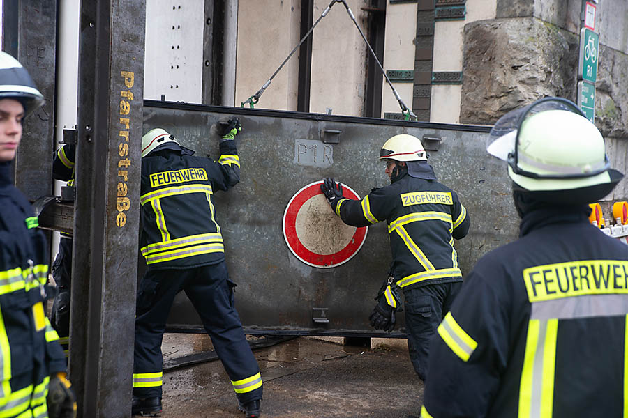 Steigende Pegel an Mosel und Rhein - Neuwieder Feuerwehr schliet Deichtore