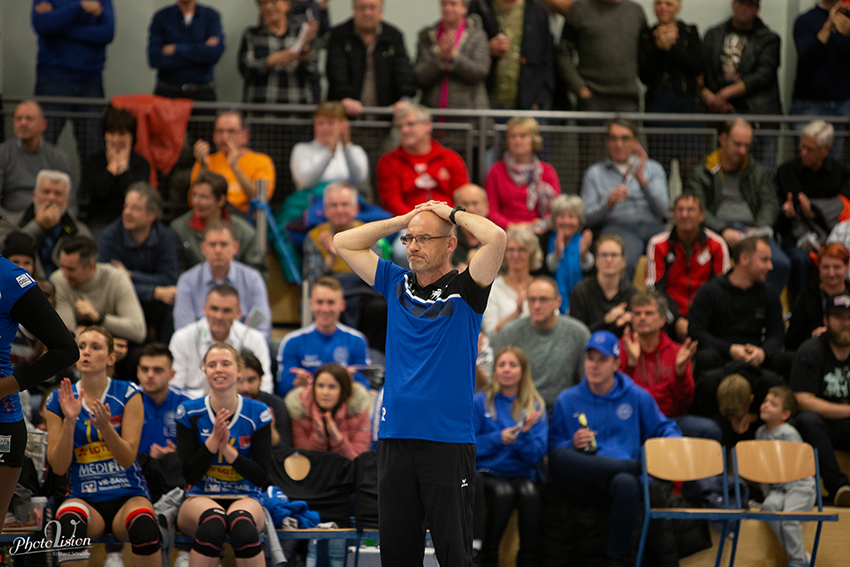 VCN-Trainer Dirk Gro mchte zurck in die Erfolgsspur. Nach der jngsten 0:3-Niederlage seines Teams in Dresden erwarten die Deichstadtvolleys am Samstagabend Wiesbaden II. Fotos: PhotoVision/Eckhard Schwabe.