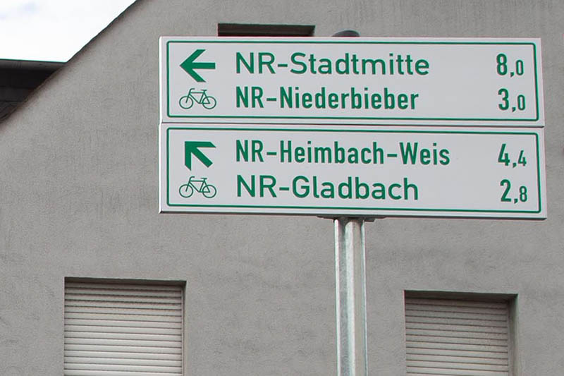 Irrefhrende Radwegweiser in Oberbieber