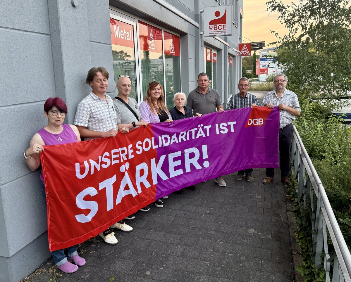 Der neue DGB-Kreisverband Neuwied mit der Vorsitzenden Alexandra Eidenberg (vorne links). (Foto: Deutscher Gewerkschaftsbund Rheinland-Pfalz / Saarland)