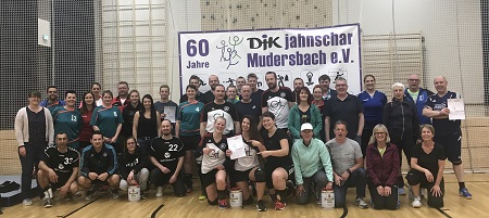 Gruppenbild der teilnehmenden Mannschaften (Foto: DJK jahnschar Mudersbach)