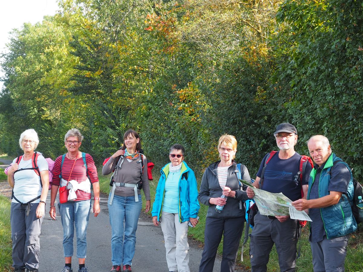 Die Abteilung Kultur und Wandern der DJK Jahnschar Mudersbach hatte sich die Rundwanderung ber Hammersteiner - und Rheinbrohler Ley vorgenommen. (Foto: Verein) 