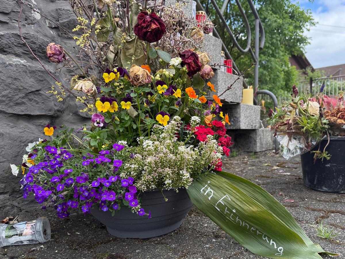 Mutmalicher Dreifachmord in Weitefeld. (Foto: Mona Wenisch/dpa)