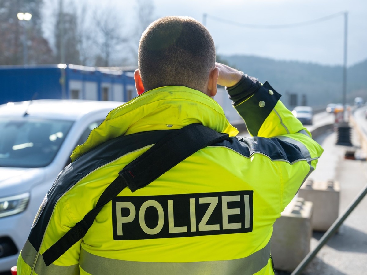 Grenzkontrolle auf der Autobahn aus Luxemburg. (Foto: Harald Tittel/dpa)
