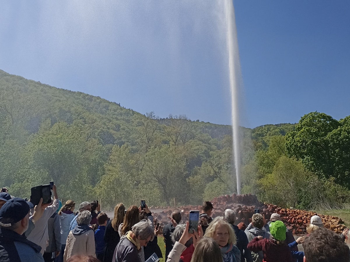 Ein Anlaufpunkt der Exkursion war der Geysir in Andernach. (Foto: R�diger Stein)