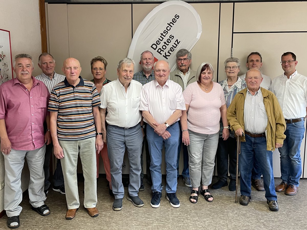 von links nach rechts, hinten: Jrgen Gerhardus, Anne Schneider, Konrad Schwan, Albert Schmidt, Brigitte Htt, Roland Gnter, Marcell Brenner; von links nach rechts, vorne: Alfons Lang, Franz Wei, Dr. Alfred Beth, Michael Lieber, Dorothea Schell, Willi Meuler (Foto: Veranstalter)