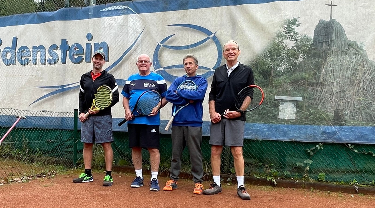 Das Finale im Herrendoppel v.l.: Julian Meinert/Norbert Bassa vs. Holger Zller/Reinhold Baumeister (Foto: TC Druidenstein)