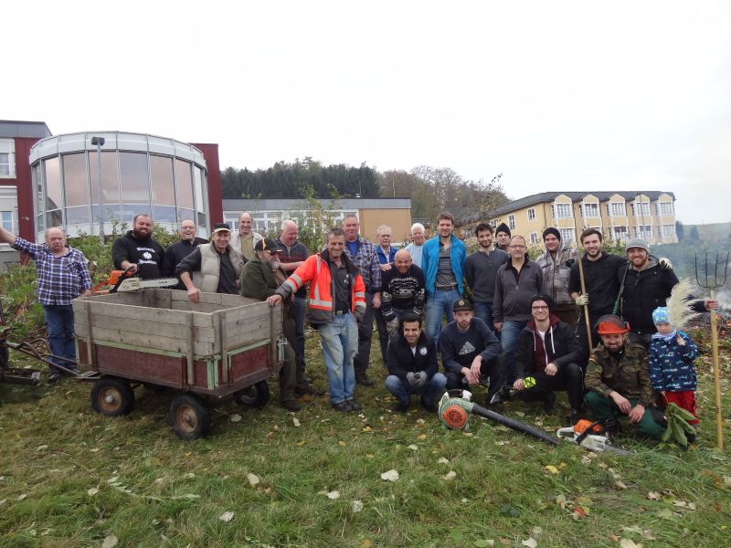 Die Whlmuse nach getaner Arbeit  die bei trockenem Herbstwetter auch noch viel Spa gemacht hat, wie man an den freudigen Gesichtern erkennen kann. Foto: privat 