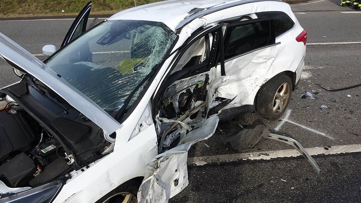 Schwerer Verkehrsunfall auf B 414, Abfahrt Marienstatt