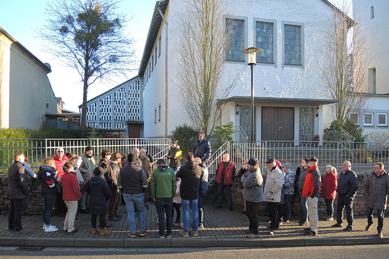 Vor der Corona-bedingten Pause fand im Rahmen der Dorfmoderation in Stromberg unter anderem eine Dorfbegehung statt. Foto: Stadt Bendorf
