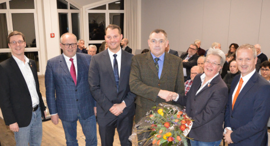 Ralf Lindenptz (3. von rechts) ist Kandidat der CDU fr die Stadtbrgermeisterwahl in Altenkirchen. (Foto: CDU) 