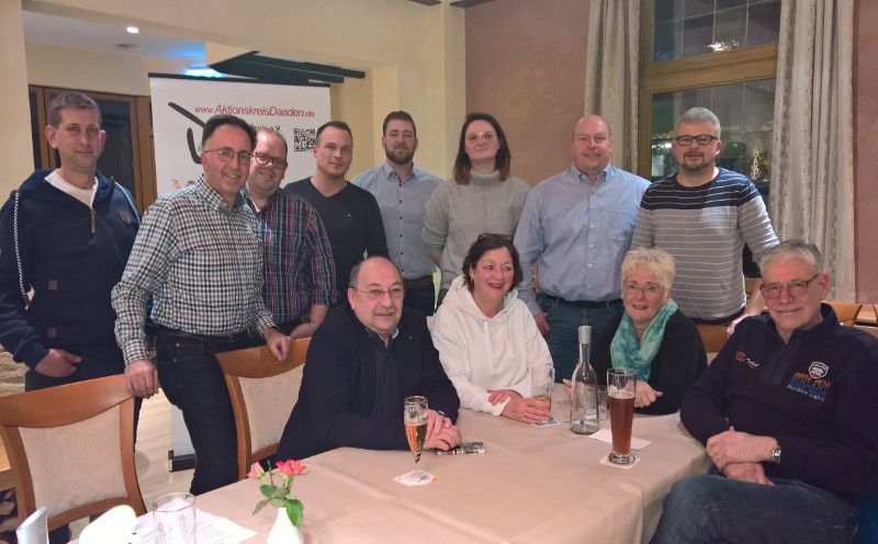 Im Bild stehend von links nach rechts: Andr Ermert, Dr. Jrgen Weber, Christian Schuster, Nicolai Zimmer, Benjamin Engelfried, Sabine Hildenberg, Dirk Schmidt, Samy Luckenbach. Vorne sitzend von links: Michael Weller, Susi Bruer, Katharina Wagner, Axel Schmidt