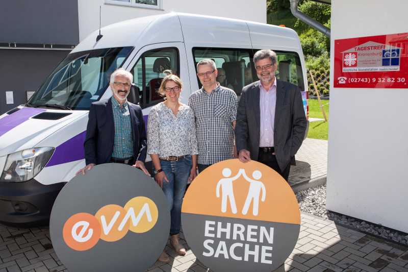 ber 1.500 Euro aus der evm-Ehrensache freut sich die Einrichtung Tagestreff Kronenburg der Kirchlichen Sozialstation Daaden-Herdorf e.V.. Quelle: evm/ Rder-Moldenhauer.
