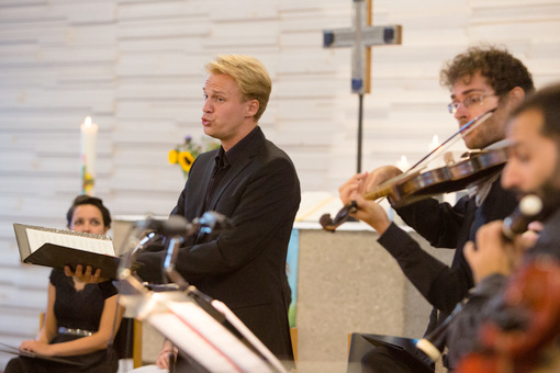 Tenor Daniel Jeremy Tillich. (Foto: Peter Bongard/Evangelisches Dekanat Westerwald) 