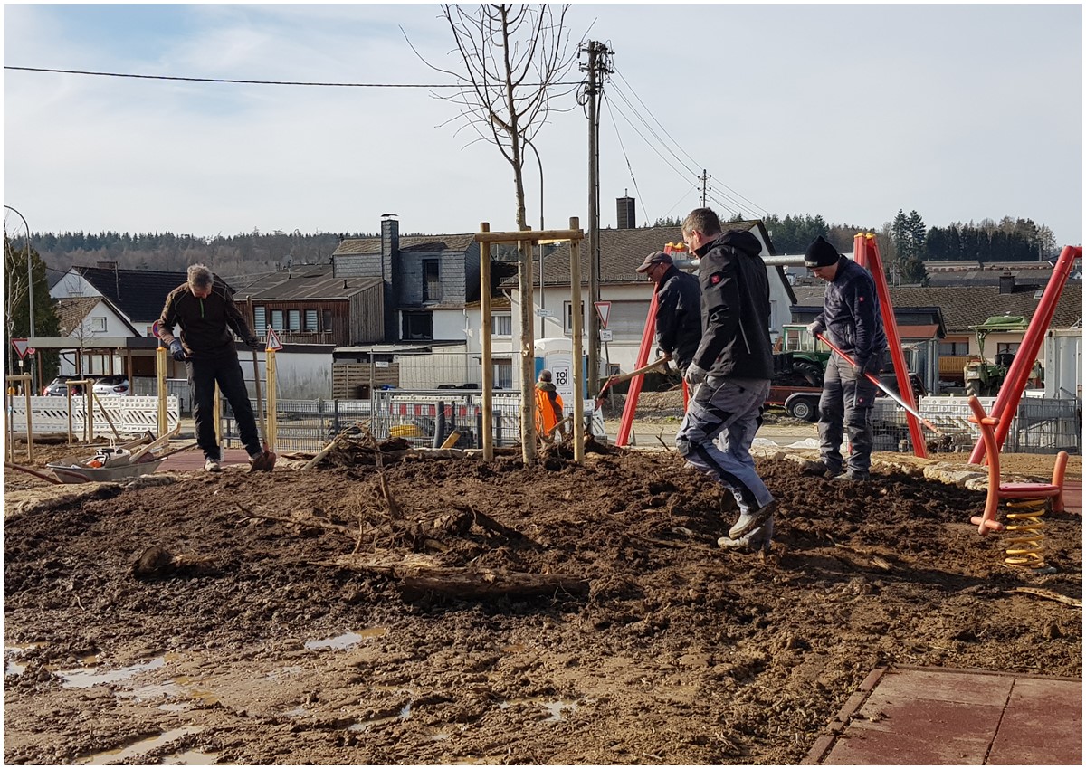 In der Daufenbacher Ortsmitte wurde es grner. (Fotos: Gemeinde Drrholz)