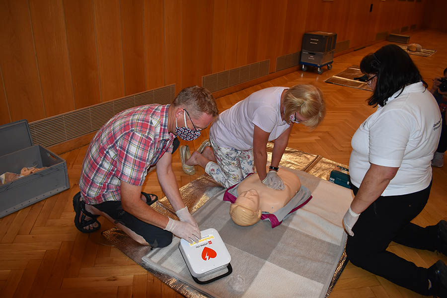 Reges Interesse fr Defibrillatoren in Selters