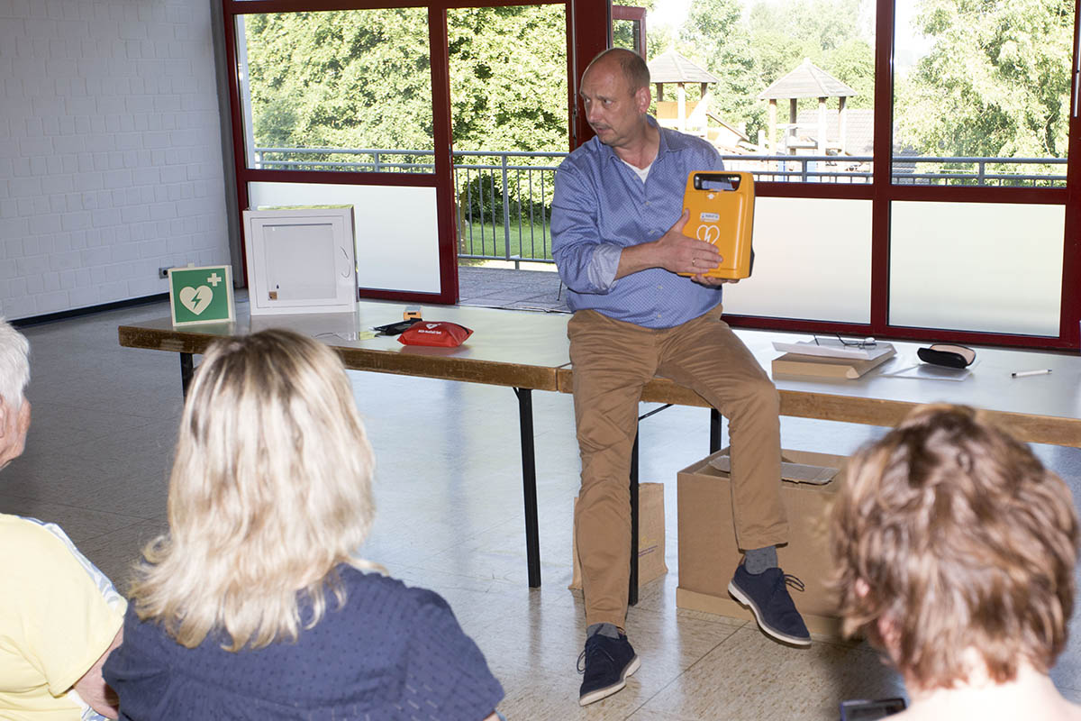 Dorfgemeinschaftshaus Giershofen hat jetzt einen Defibrillator