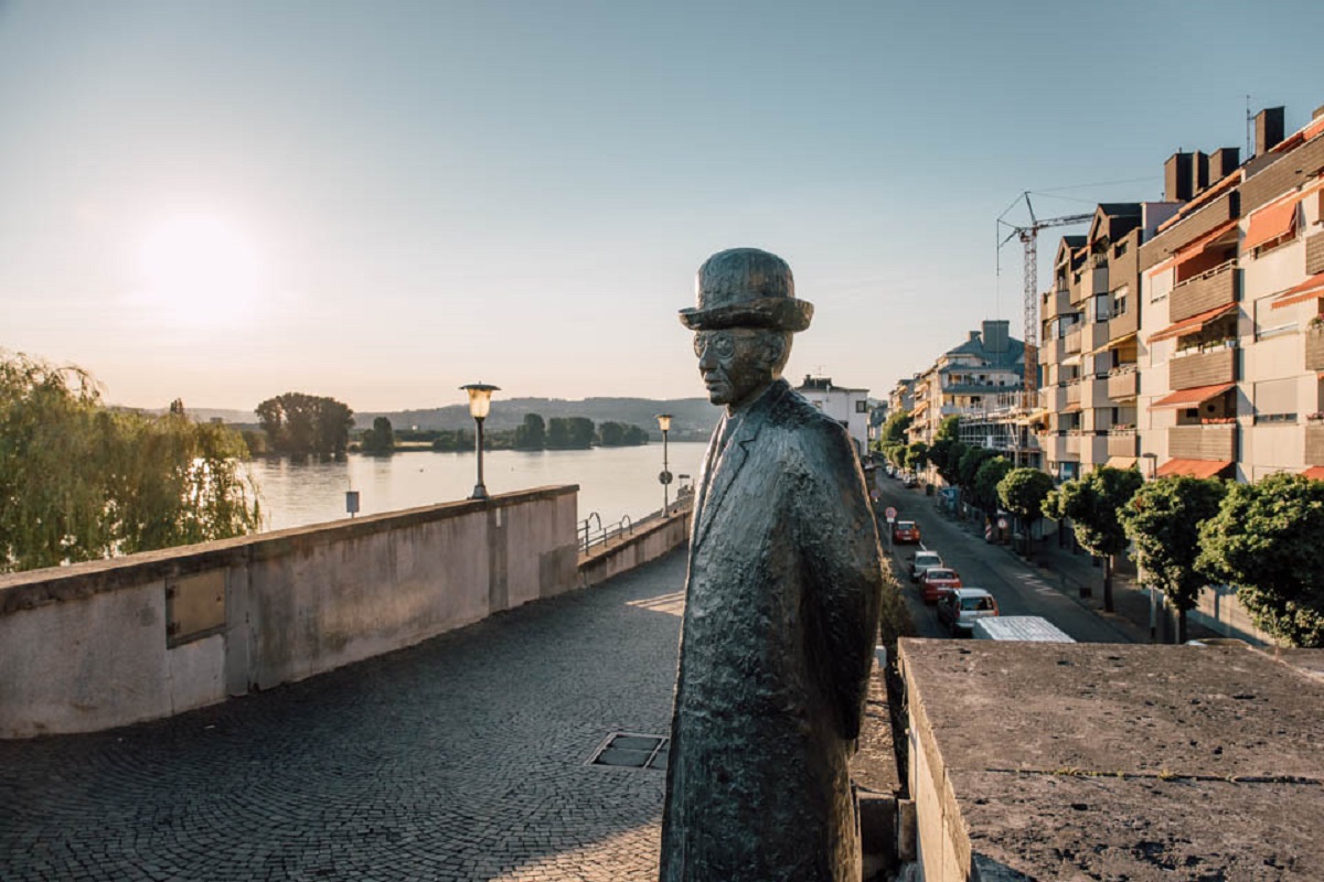 Am 17. September bietet die Neuwieder Tourist-Information wieder eine Deichfhrung und eine Fhrung ber den Alten Friedhof an. (Foto: Simon Zimpfer)