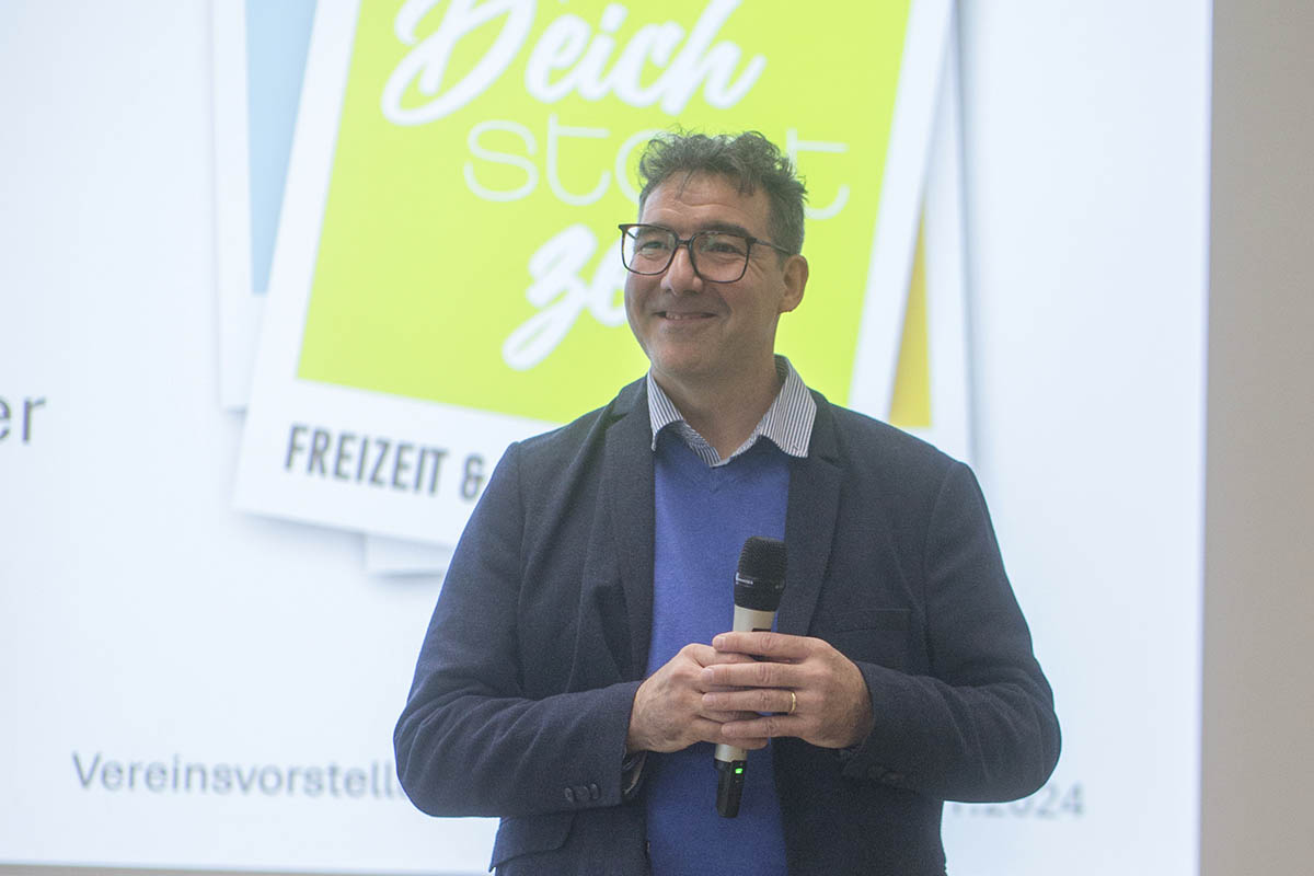 Oliver Grabus stellte den Verein vor. Fotos: Helmi Tischler-Venter