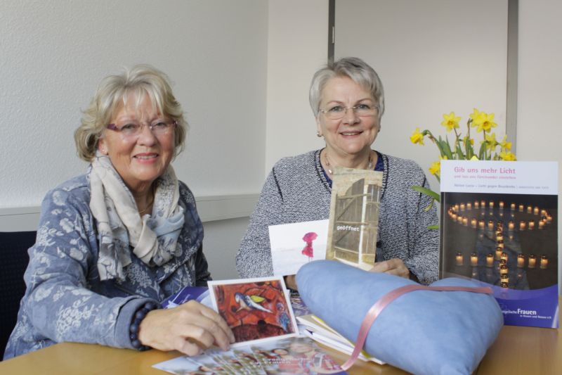  Hildegard Peter (v.l.) aus Westerburg-Gershasen und Bettina Luck aus Gemnden engagieren sich seit Jahrzehnten in der evangelischen Frauenarbeit des Westerwaldes. Foto: Sabine Hammann-Gonschorek