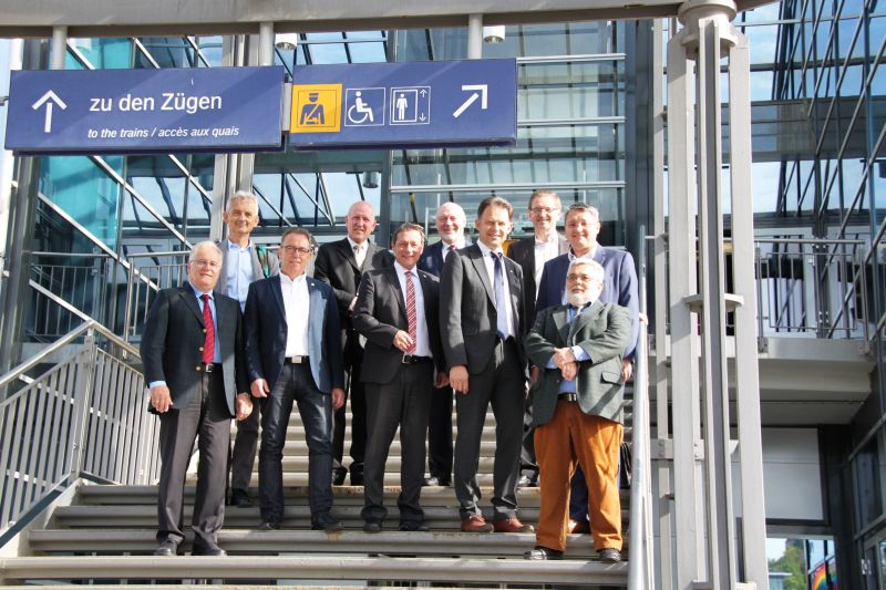 sterreicher interessieren sich fr Entwicklung am ICE-Bahnhof