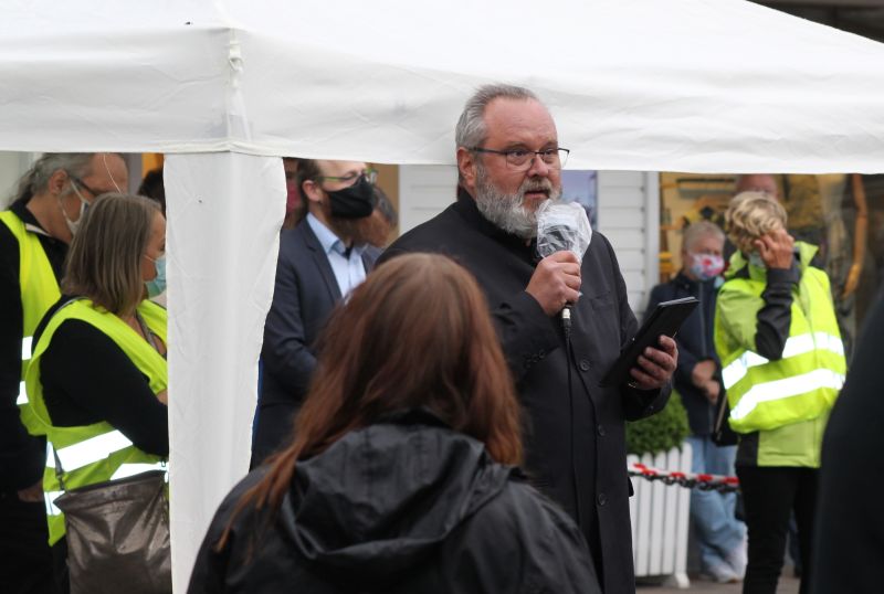 Dekan Dr. Axel Wengenroth fand deutliche Worte gegen den Gebrauch von Nazi-Symbolen und die Verhhnung der Opfer der Shoa. Fotos: Sabine Hammann-Gonschorek