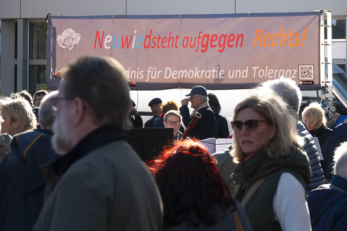 Brger demonstrierten in Neuwied gegen Rechts. Fotos: Wolfgang Tischler
