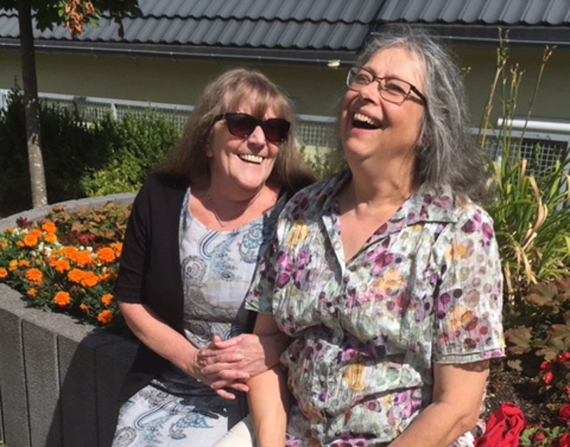 Marion Appel (l.) und Gaby Jung (r.) gestalteten 40 Jahre lang aktiv die Pflege in Dernbach mit. Foto: Dernbacher Gruppe Katharina Kasper 2019