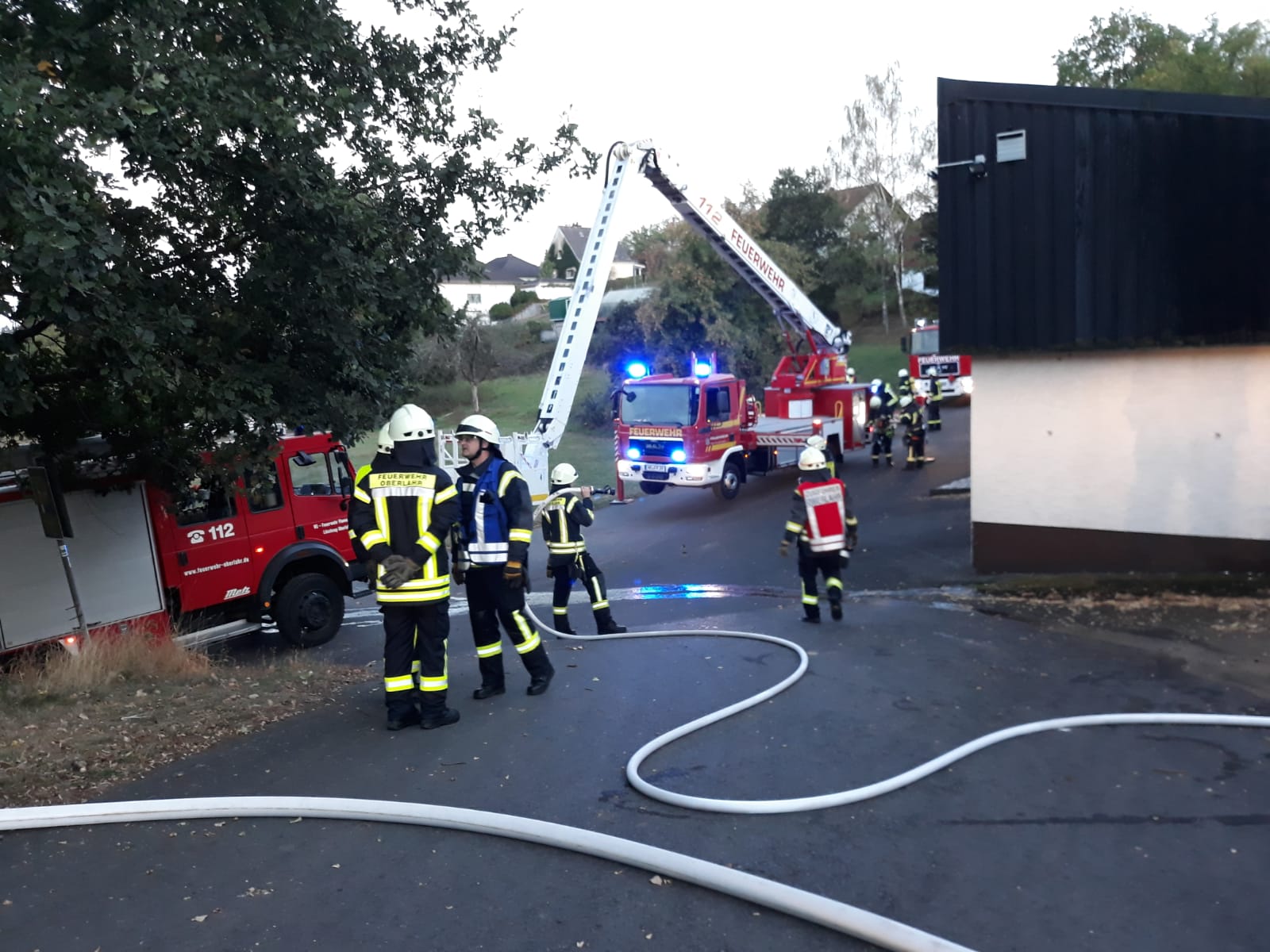 Die Feuerwehren aus Puderbach und Oberlahr bten gemeinsam in Dttesfeld. Fotos: Feuerwehr Oberlahr