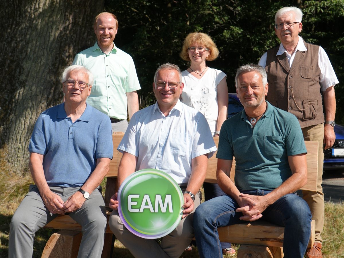 Wanderb�nke der EAM laden in Wissen zum Verweilen ein  