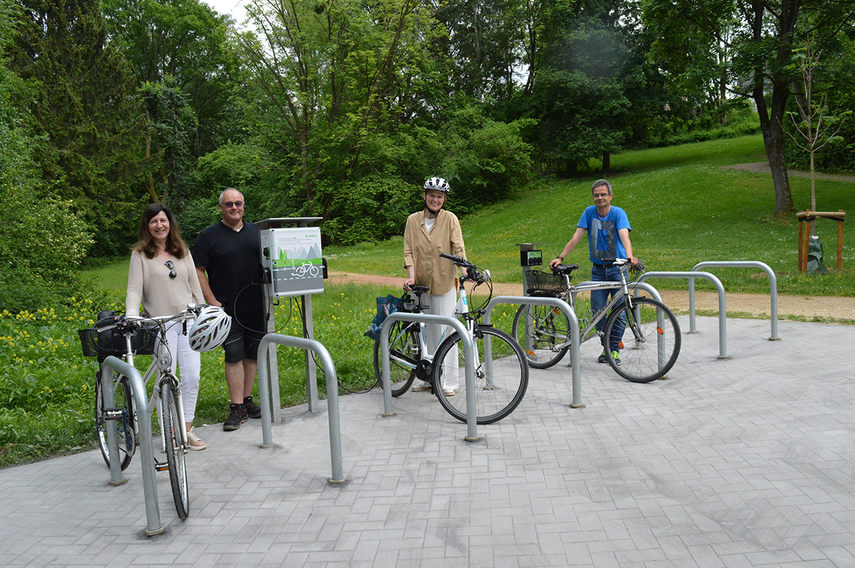 Freuen sich ber das neu entstandene Angebot an der Freizeitanlage am Quendelberg (v. li. n. re.) Monika Decker (Stadt und Brgerverein Montabaur), Jrg Klinger (Bauhof der Stadt), Gabi Wieland (Stadtbrgermeisterin) und Frank Buchstber (Brgerverein Montabaur). Foto: Privat