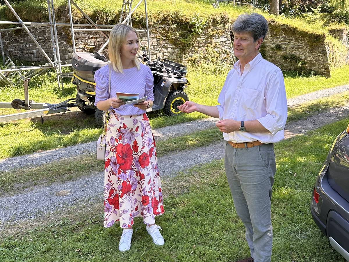 Ellen Demuth MdB besucht die Wildenburg in Friesenhagen 