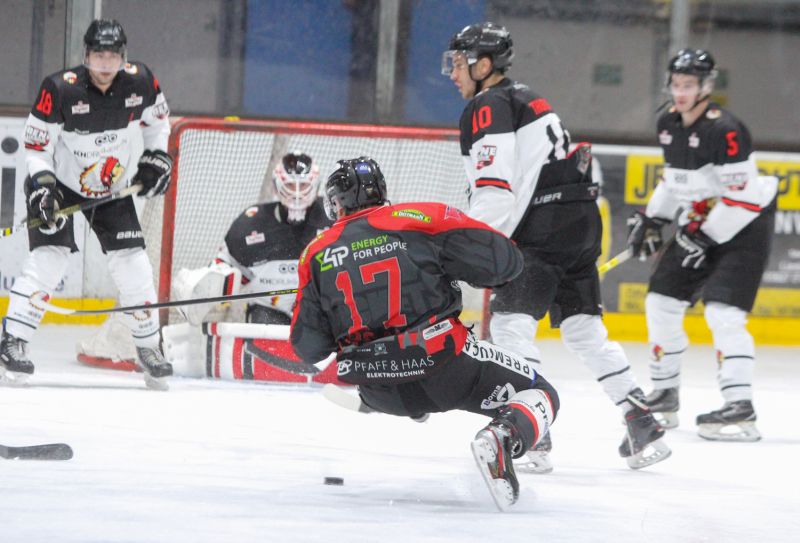 Fast gestolpert, und dennoch gewonnen: Die Rockets um den Siegtorschtzen Konstantin Firsanov. Foto: fischkoppMedien