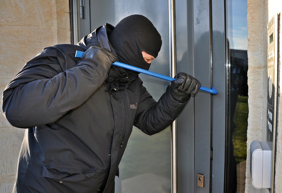 Beginn der dunklen Jahreszeit - Schutz vor Einbrechern - Polizei bert vor Ort