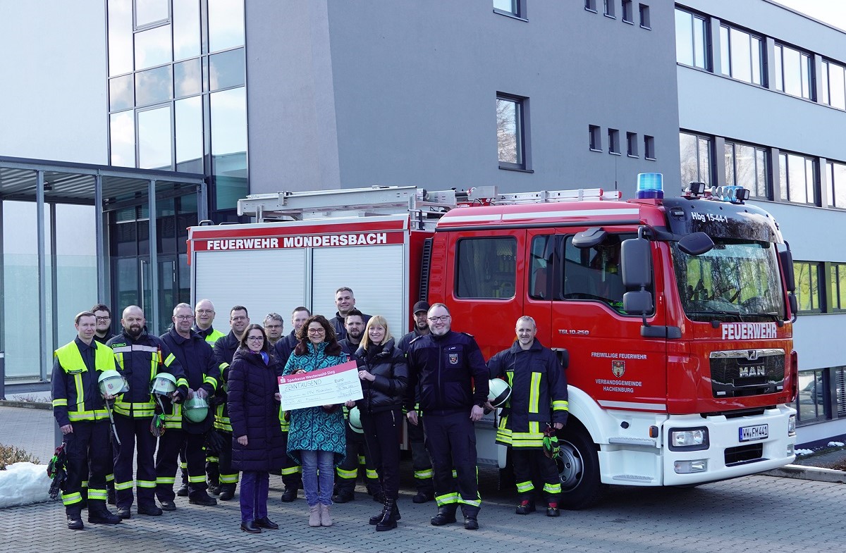 Von links: Bei der Spendenbergabe am Standort von EWM: Wiebke Szczesny-Bersch, Gabriele Greis, Susanne Szczesny-Oing und Johannes Wolf. (Foto: EWM)