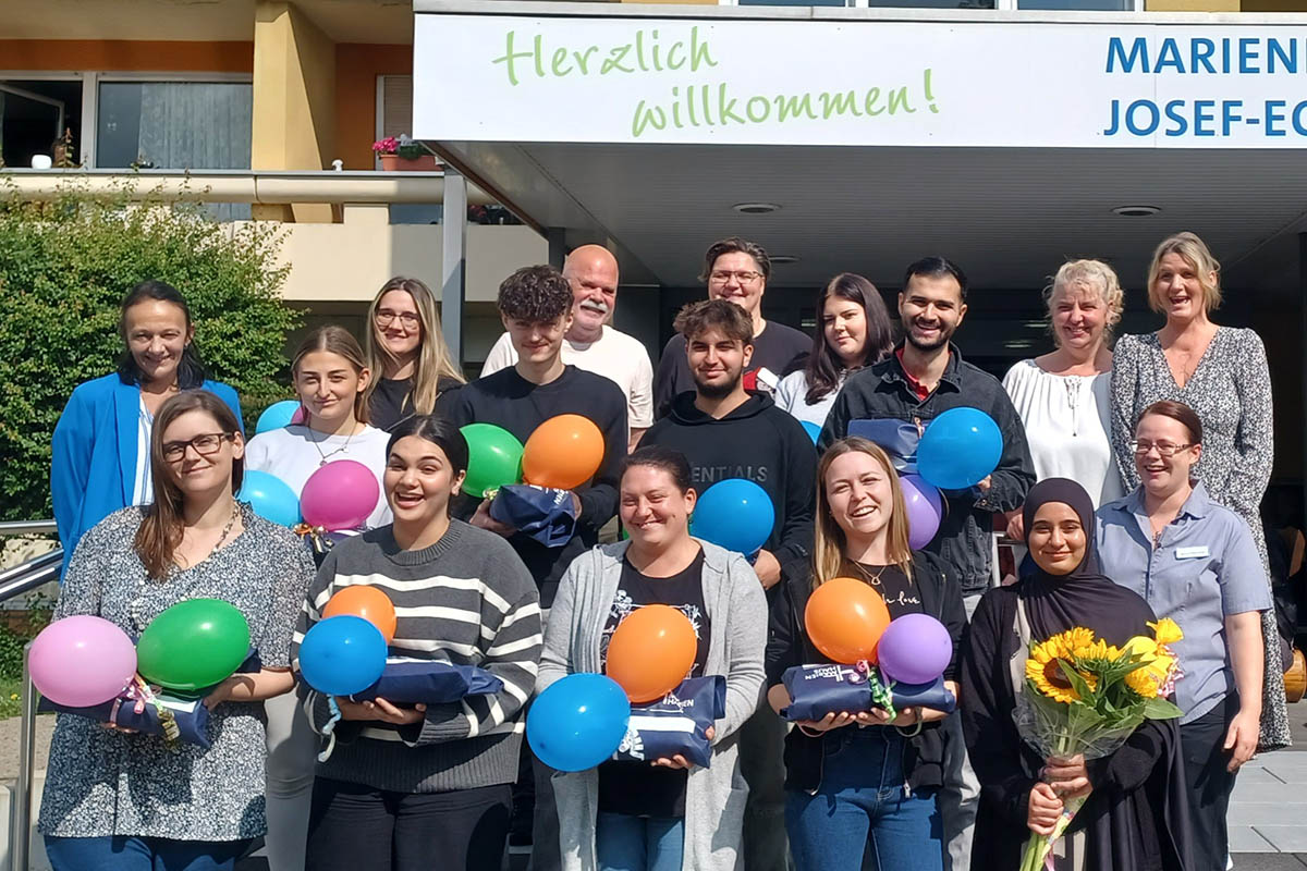 Zwlf neue Auszubildende starteten Anfang August im Marienhaus Seniorenzentrum Josef-Ecker-Stift Neuwied. Foto: Leoni Reis