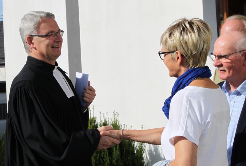 Pfarrer Schmidt verabschiedet sich von seiner Gemeinde. Fotos: Sabine Hammann-Gonschorek