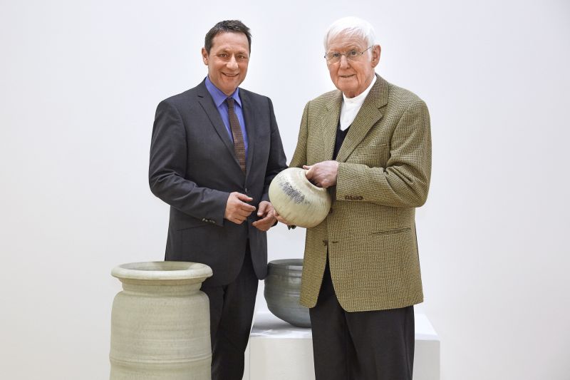 Landrat Achim Schwickert mit dem Preistrger Heiner Balzar. Foto: baumann fotostudio gmbh 